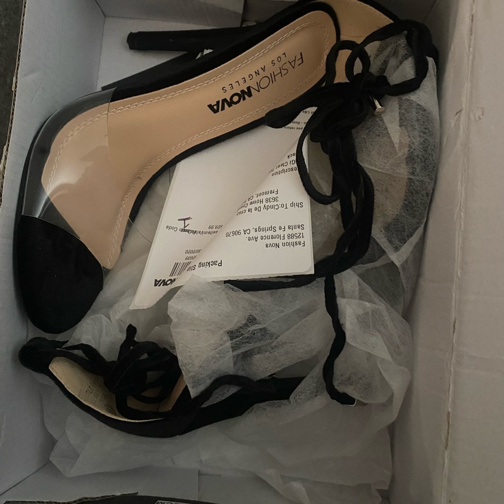 Brand new fashion nova heels did not use, too small for me! Tie ups!